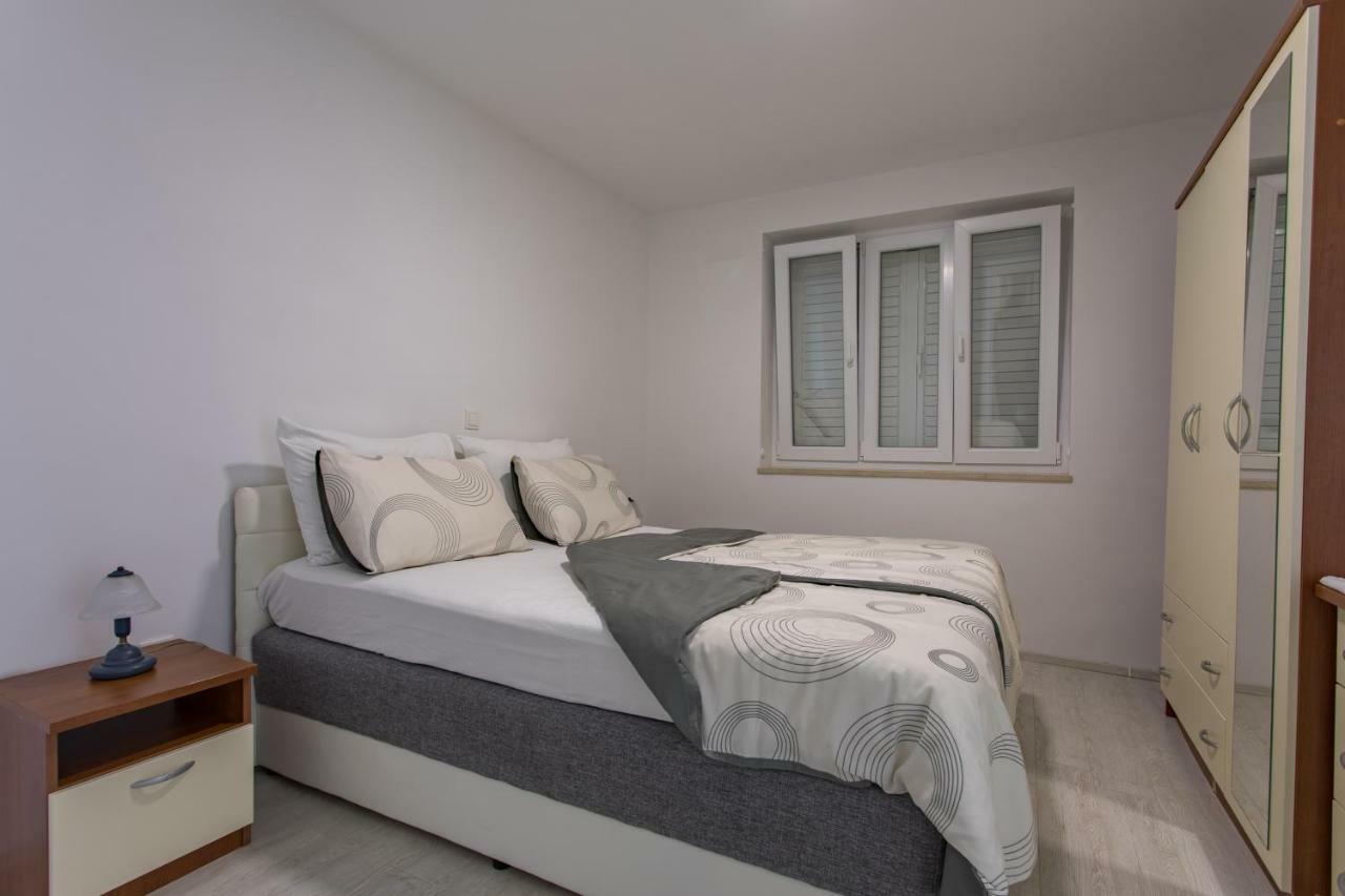 Apartmani Marija Jakir Brela Exterior foto