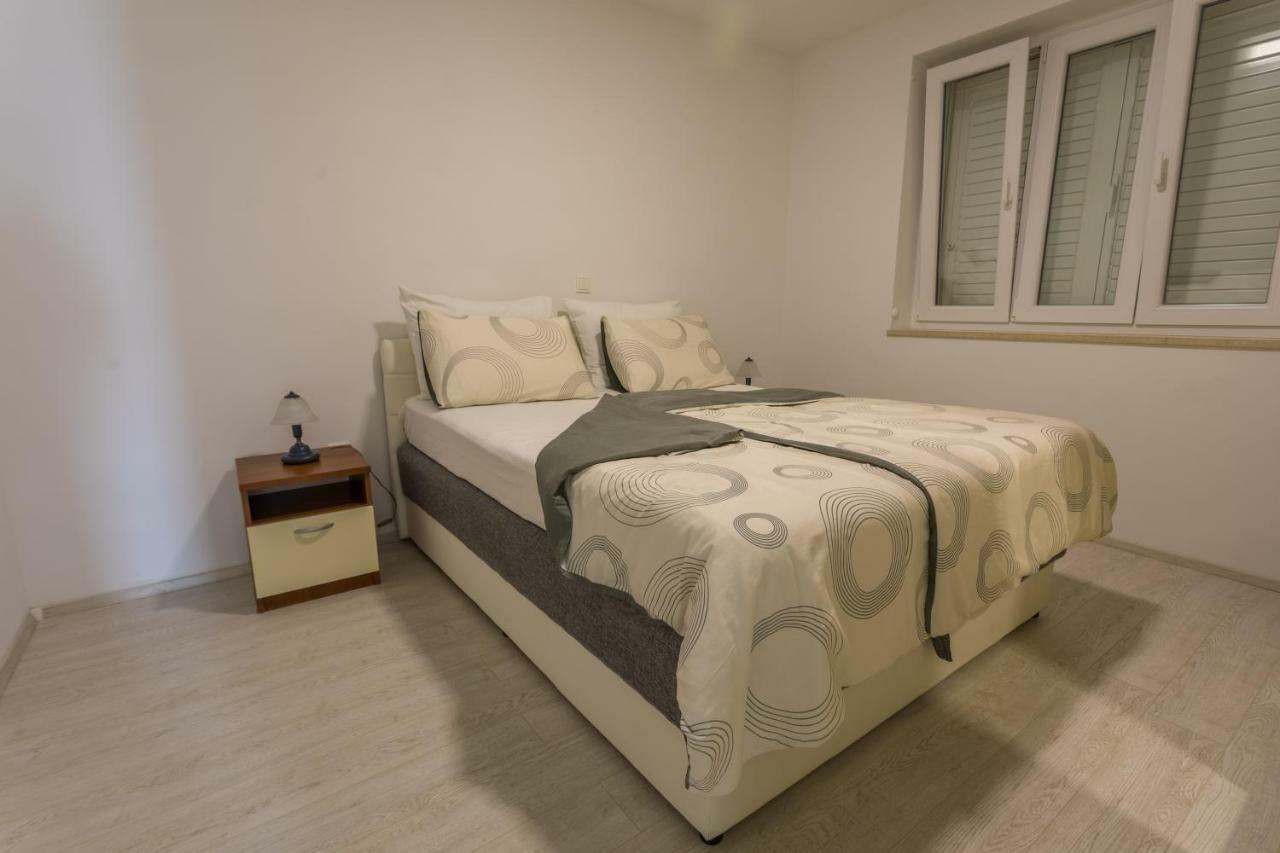Apartmani Marija Jakir Brela Exterior foto