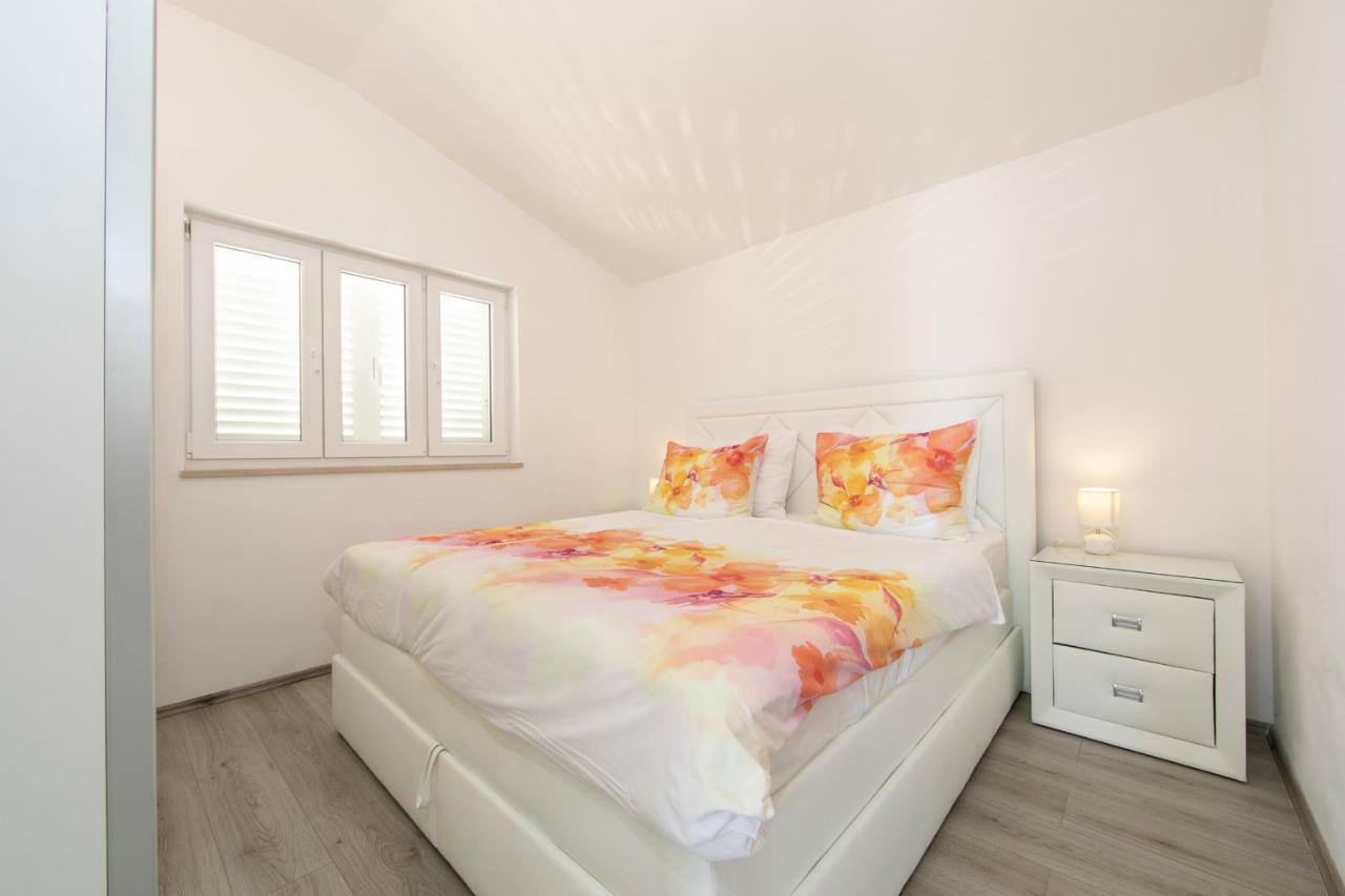 Apartmani Marija Jakir Brela Exterior foto
